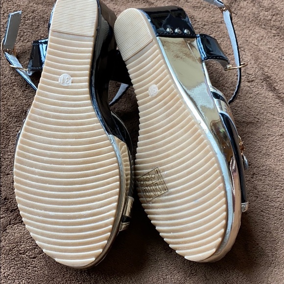 Ameta size 13 black and gold sandals - Picture 2 of 5